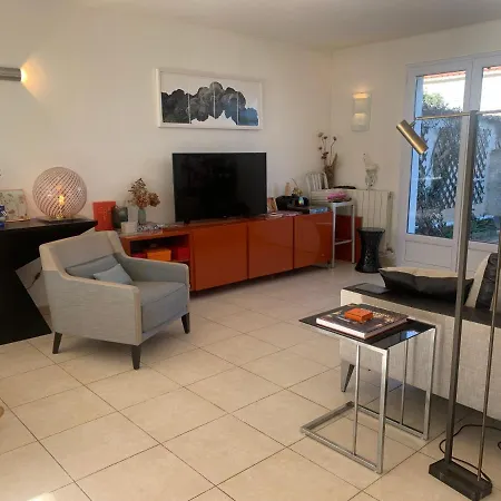 Holiday home Bright And Quiet House With Two Gardens North Shade And South Sun
