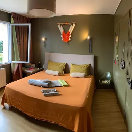 Bright And Quiet House With Two Gardens North Shade And South Sun