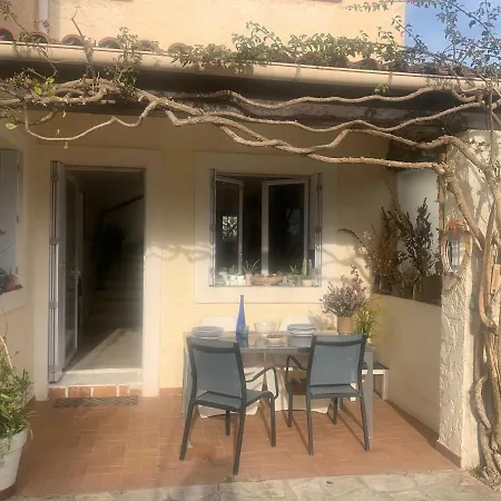 Bright And Quiet House With Two Gardens North Shade And South Sun *