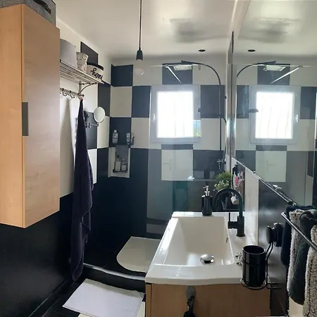 Bright And Quiet House With Two Gardens North Shade And South Sun Casa vacanze