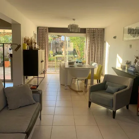 Σπίτι διακοπών Bright And Quiet House With Two Gardens North Shade And South Sun *